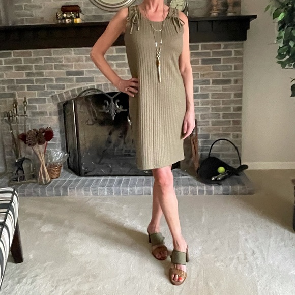 Michael Kors Army green sleeveless dress. Small - Picture 3 of 5